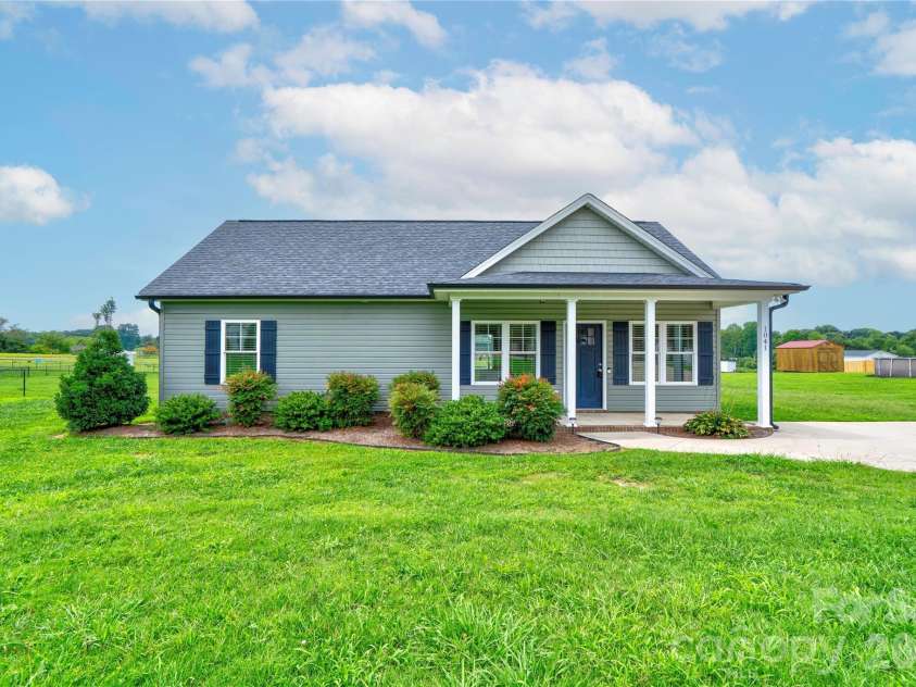 1041 Cleveland Avenue, Grover, NC 28073.  MLS# CAR4413992, YatesRealty ID 44381. Front