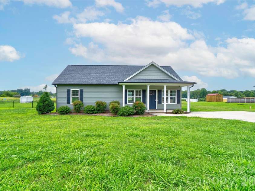 1041 Cleveland Avenue, Grover, NC 28073.  MLS# CAR4413992, YatesRealty ID 44381. Front