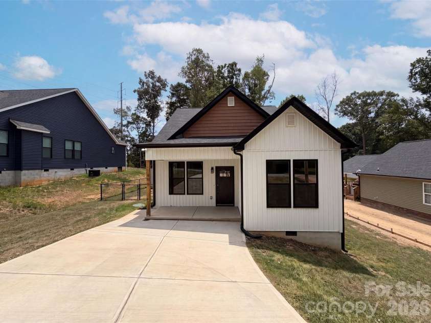 490 22nd Street, Kannapolis, NC 28083.  MLS# CAR4411033, YatesRealty ID 44382. 
