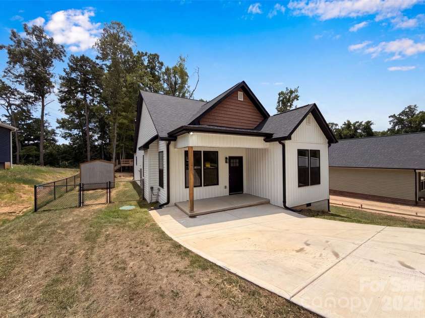 490 22nd Street, Kannapolis, NC 28083.  MLS# CAR4411033, YatesRealty ID 44382. 