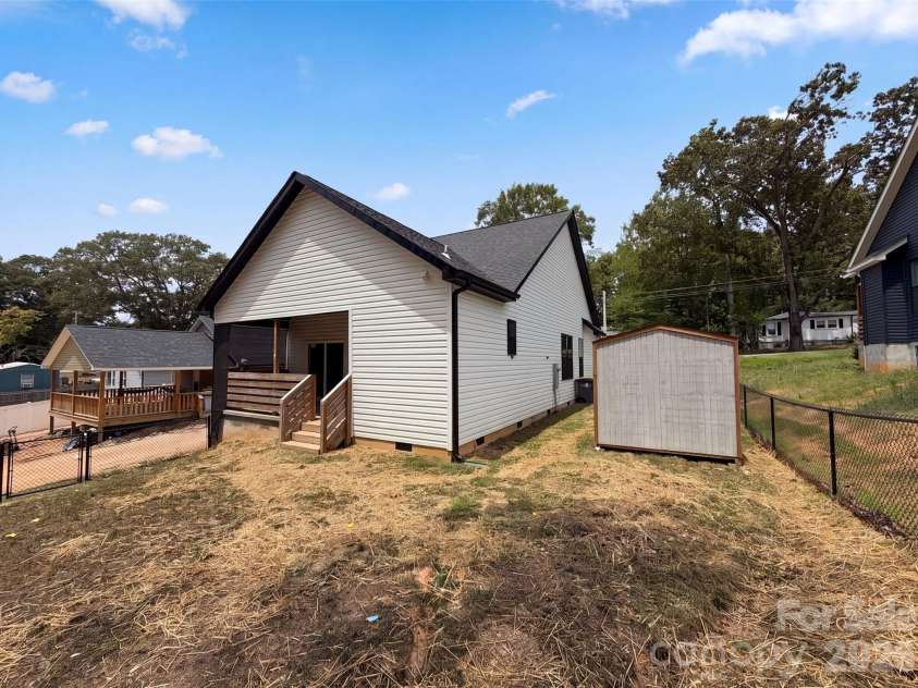 490 22nd Street, Kannapolis, NC 28083.  MLS# CAR4411033, YatesRealty ID 44382. 
