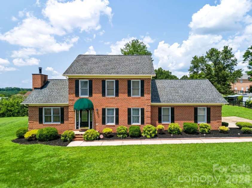 5139 Butner Drive, Hickory, NC 28602.  MLS# CAR4414648, YatesRealty ID 44384. 