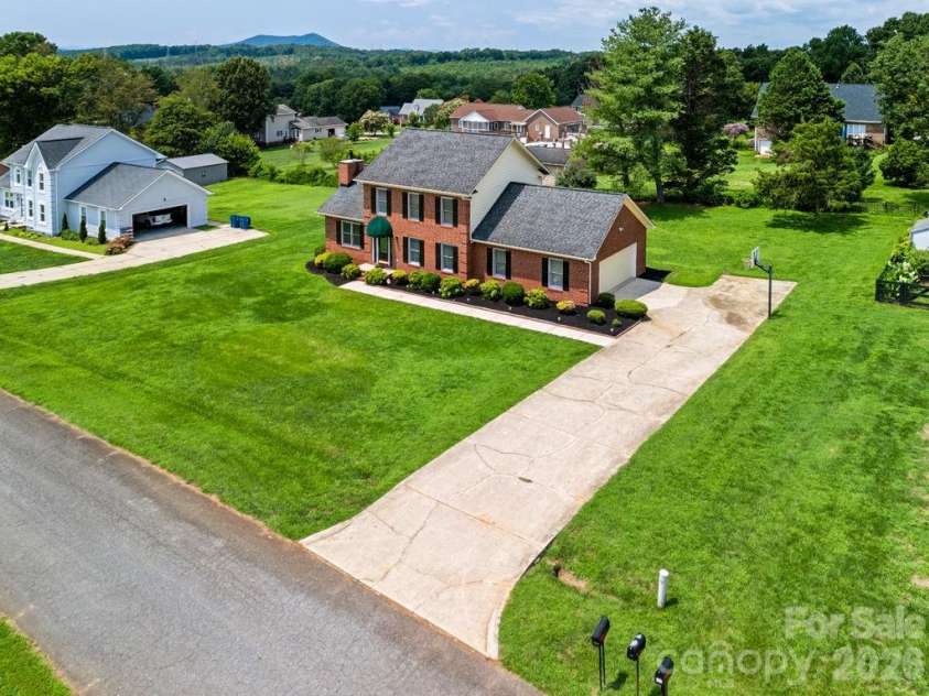5139 Butner Drive, Hickory, NC 28602.  MLS# CAR4414648, YatesRealty ID 44384. 