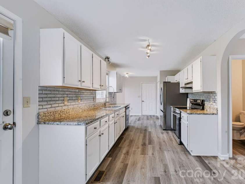 5139 Butner Drive, Hickory, NC 28602.  MLS# CAR4414648, YatesRealty ID 44384. 