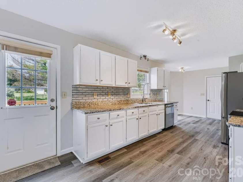 5139 Butner Drive, Hickory, NC 28602.  MLS# CAR4414648, YatesRealty ID 44384. 
