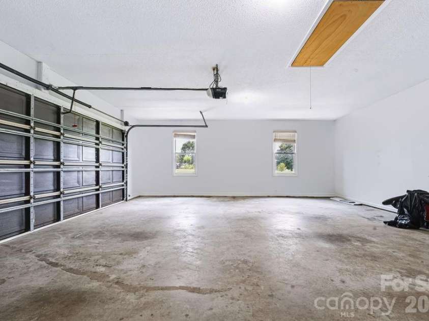 5139 Butner Drive, Hickory, NC 28602.  MLS# CAR4414648, YatesRealty ID 44384. 