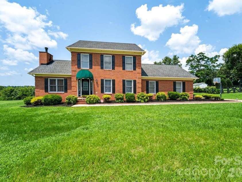 5139 Butner Drive, Hickory, NC 28602.  MLS# CAR4414648, YatesRealty ID 44384. 
