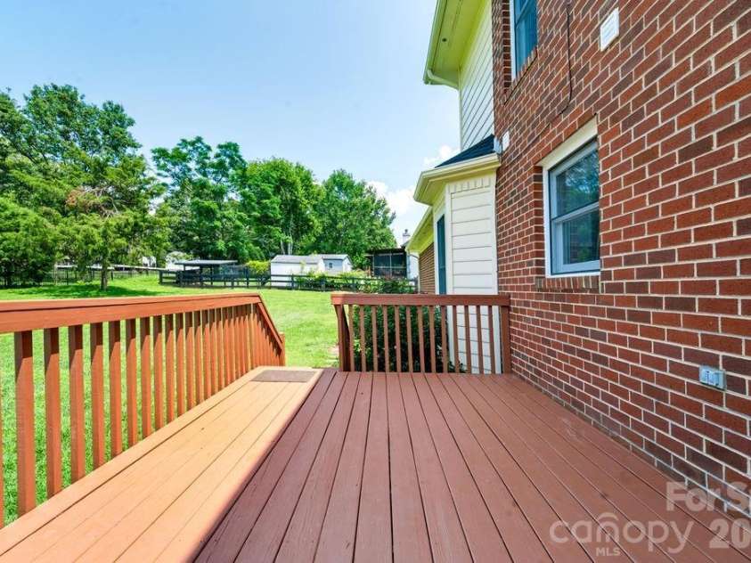 5139 Butner Drive, Hickory, NC 28602.  MLS# CAR4414648, YatesRealty ID 44384. 
