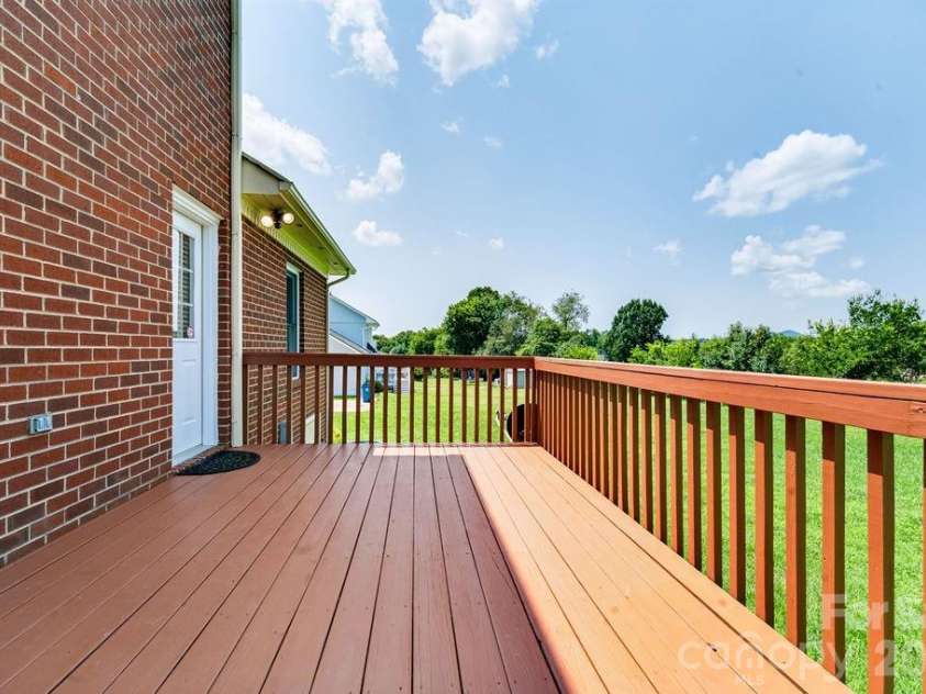 5139 Butner Drive, Hickory, NC 28602.  MLS# CAR4414648, YatesRealty ID 44384. 