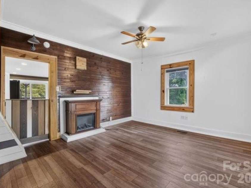 403 Spruce Street, Lenoir, NC 28645.  MLS# CAR4412597, YatesRealty ID 44388. 