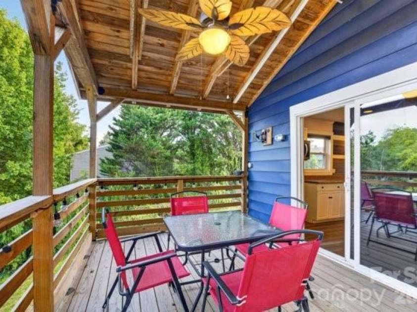 403 Spruce Street, Lenoir, NC 28645.  MLS# CAR4412597, YatesRealty ID 44388. 