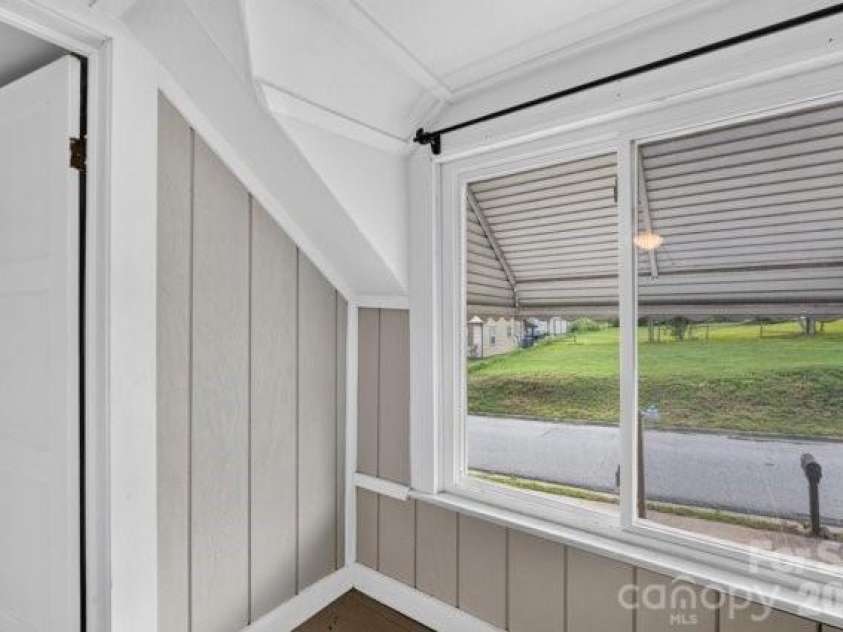 403 Spruce Street, Lenoir, NC 28645.  MLS# CAR4412597, YatesRealty ID 44388. 