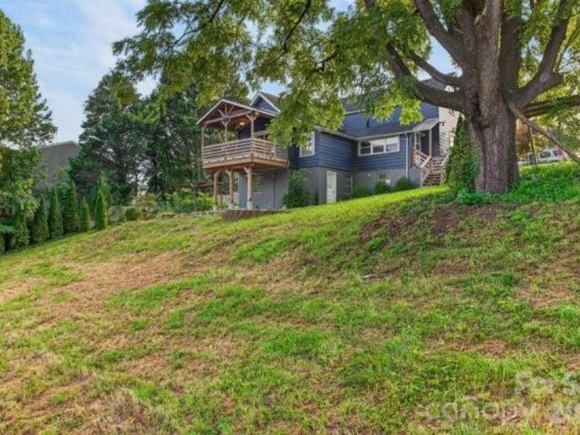 403 Spruce Street, Lenoir, NC 28645.  MLS# CAR4412597, YatesRealty ID 44388. 