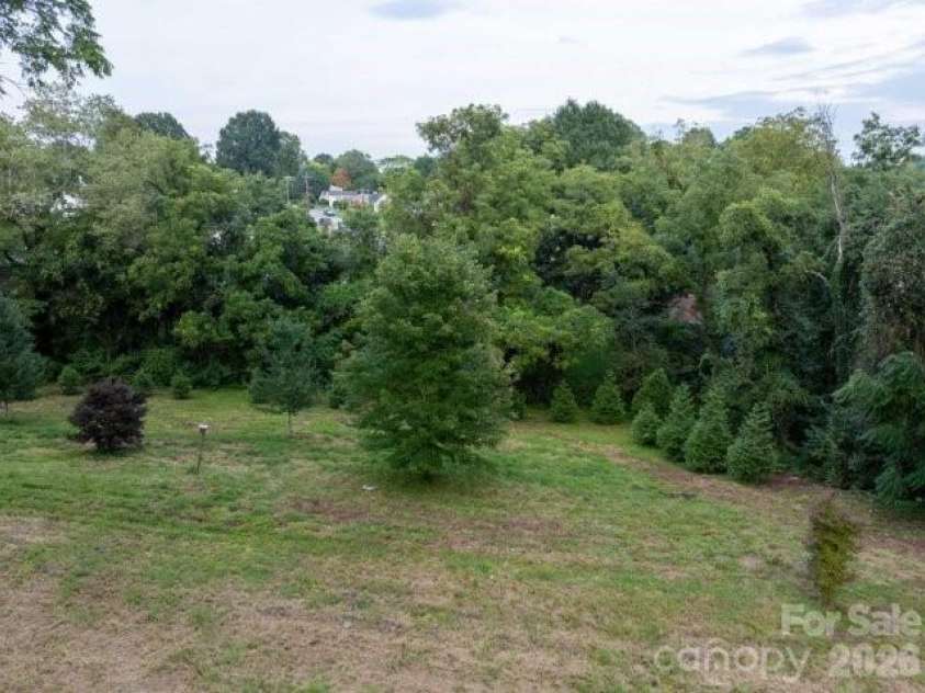 403 Spruce Street, Lenoir, NC 28645.  MLS# CAR4412597, YatesRealty ID 44388. 