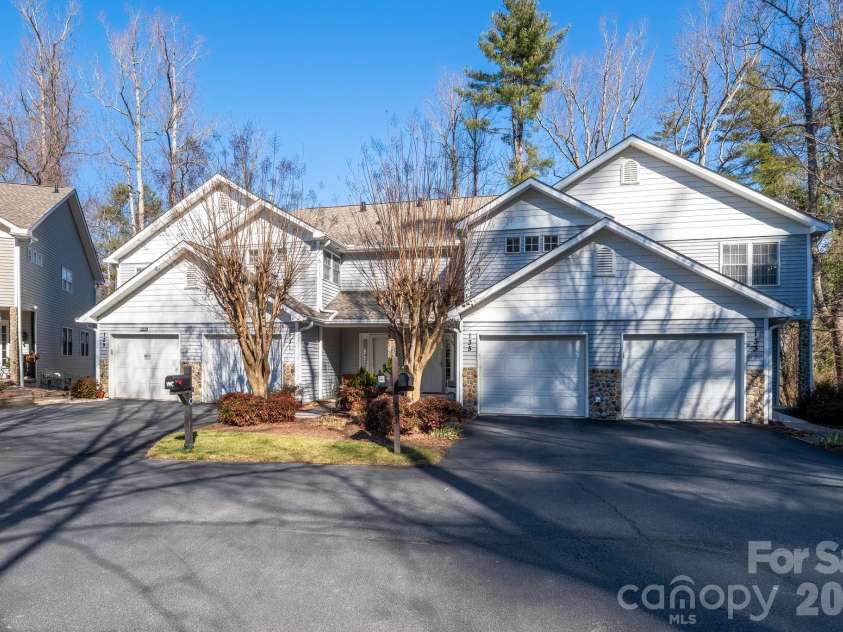 131 Ewarts Pond Road, Hendersonville, NC 28739.  MLS# CAR4337431, YatesRealty ID 4439. 