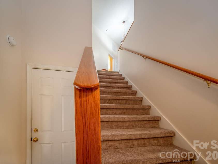 131 Ewarts Pond Road, Hendersonville, NC 28739.  MLS# CAR4337431, YatesRealty ID 4439. 