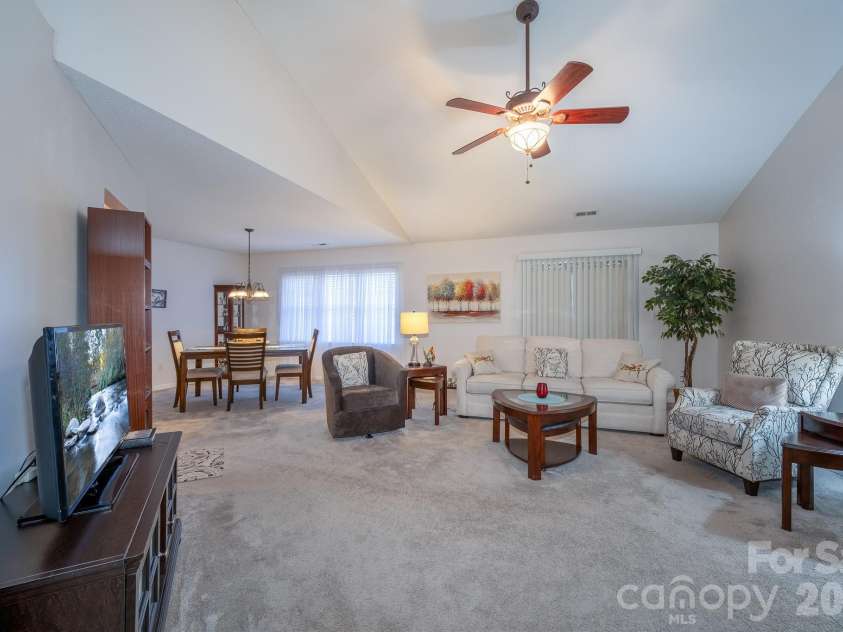 131 Ewarts Pond Road, Hendersonville, NC 28739.  MLS# CAR4337431, YatesRealty ID 4439. 