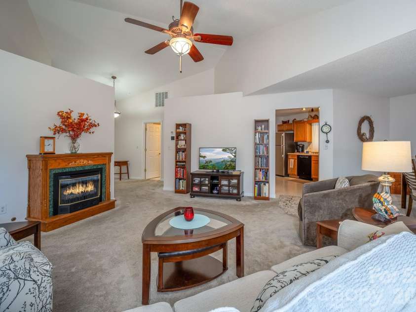131 Ewarts Pond Road, Hendersonville, NC 28739.  MLS# CAR4337431, YatesRealty ID 4439. 