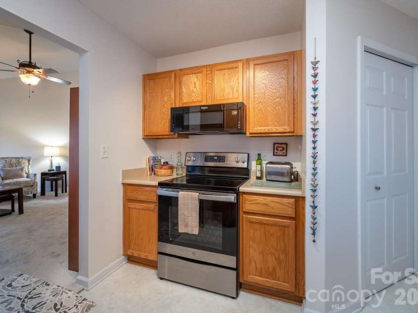 131 Ewarts Pond Road, Hendersonville, NC 28739.  MLS# CAR4337431, YatesRealty ID 4439. 