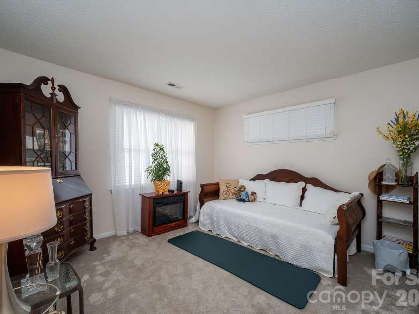 131 Ewarts Pond Road, Hendersonville, NC 28739.  MLS# CAR4337431, YatesRealty ID 4439. 