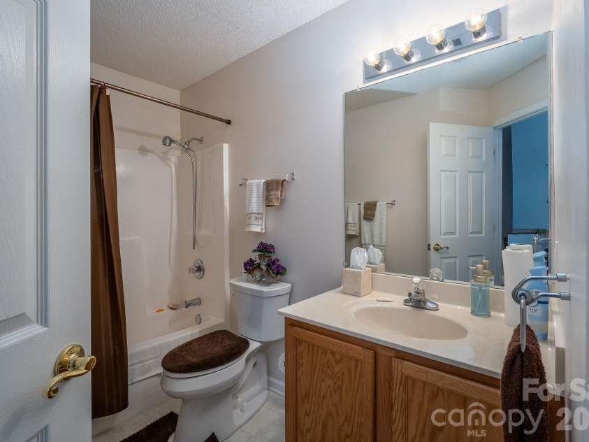131 Ewarts Pond Road, Hendersonville, NC 28739.  MLS# CAR4337431, YatesRealty ID 4439. 