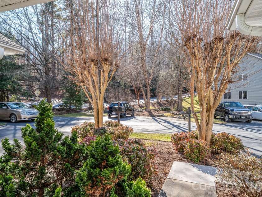 131 Ewarts Pond Road, Hendersonville, NC 28739.  MLS# CAR4337431, YatesRealty ID 4439. 