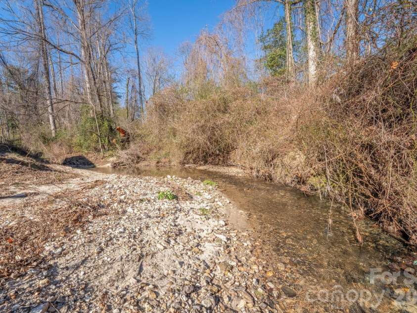 131 Ewarts Pond Road, Hendersonville, NC 28739.  MLS# CAR4337431, YatesRealty ID 4439. 