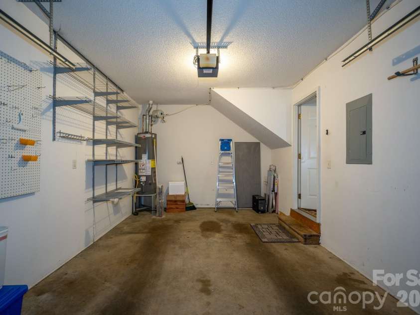 131 Ewarts Pond Road, Hendersonville, NC 28739.  MLS# CAR4337431, YatesRealty ID 4439. 