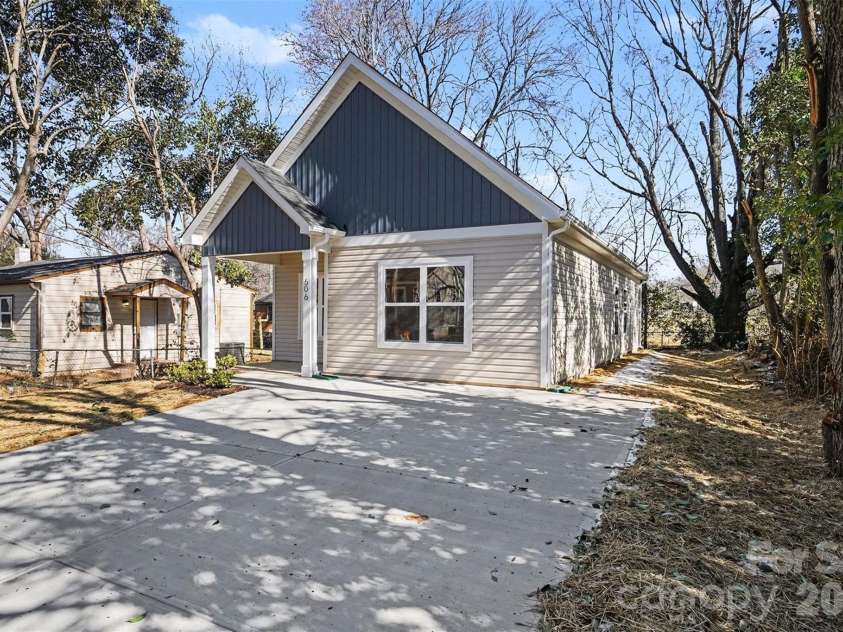 606 Lasalle Street, Monroe, NC 28110.  MLS# CAR4341114, YatesRealty ID 4439. 