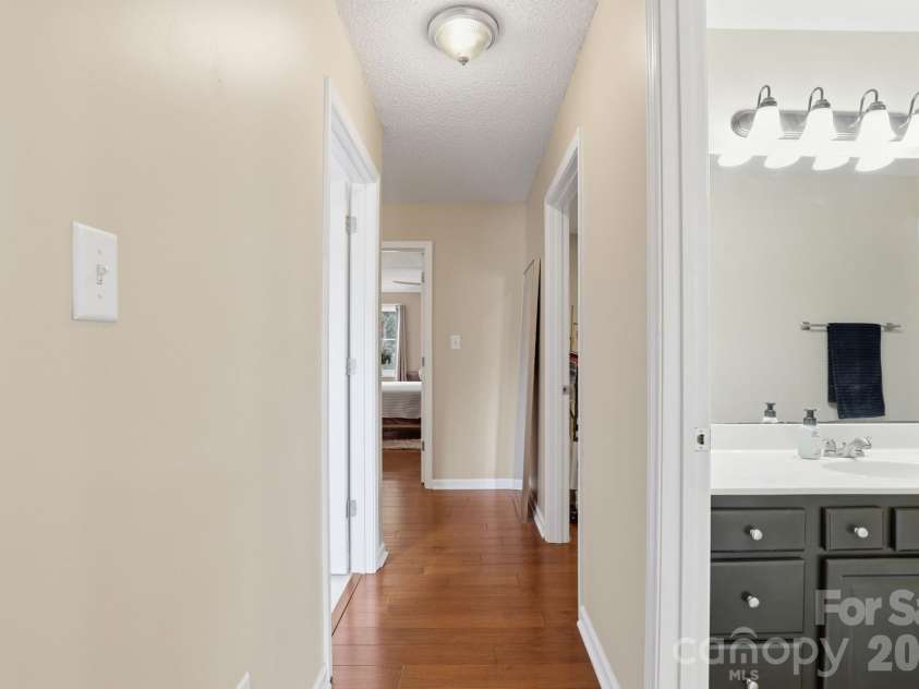 2918 24th Street Drive, Hickory, NC 28601.  MLS# CAR4414782, YatesRealty ID 44391. 