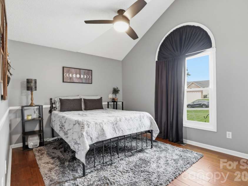 2918 24th Street Drive, Hickory, NC 28601.  MLS# CAR4414782, YatesRealty ID 44391. 