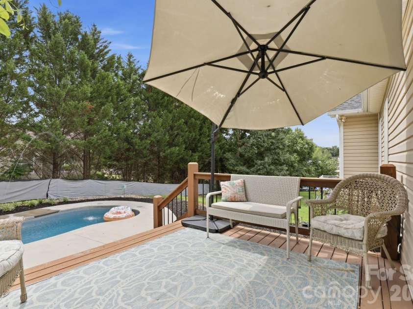 2918 24th Street Drive, Hickory, NC 28601.  MLS# CAR4414782, YatesRealty ID 44391. 