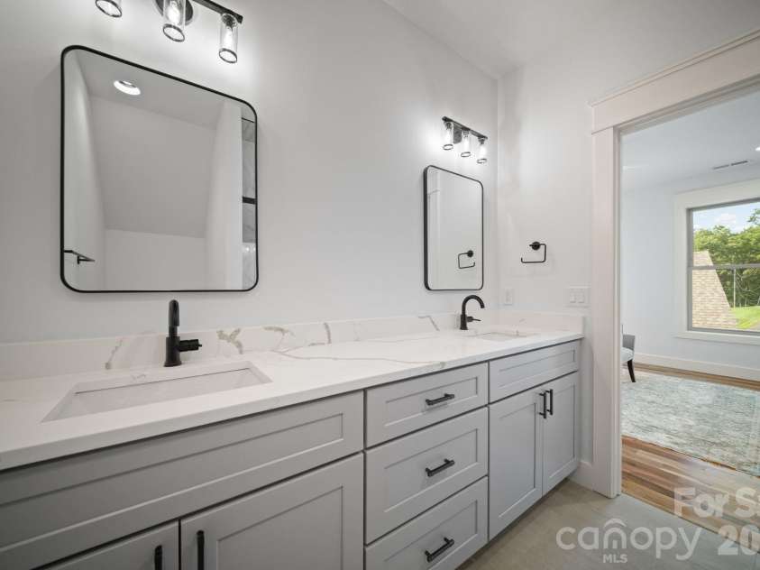 58 Pinedale Road, Asheville, NC 28805.  MLS# CAR4414044, YatesRealty ID 44394. 