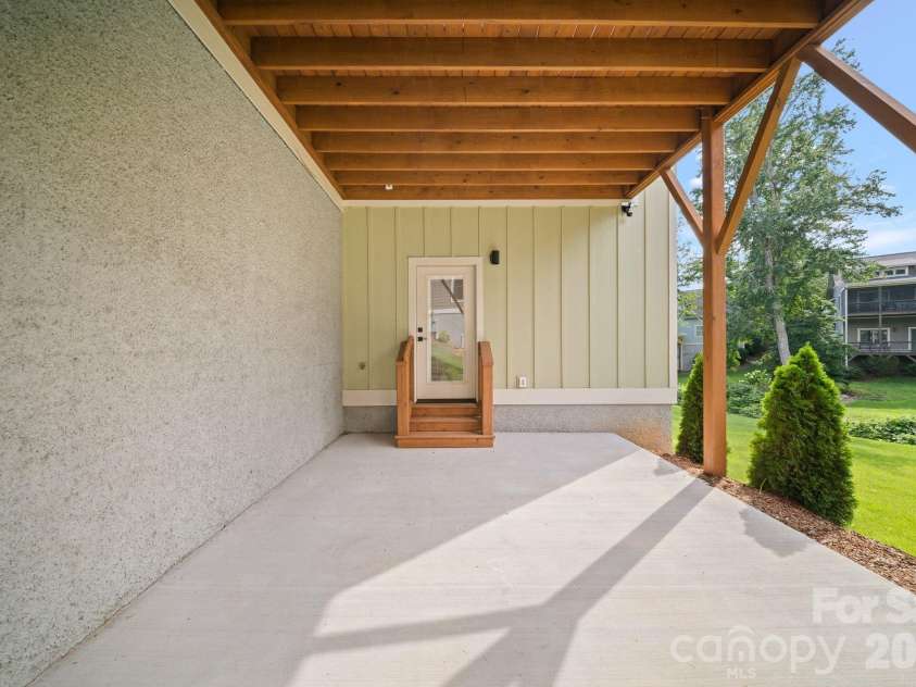 58 Pinedale Road, Asheville, NC 28805.  MLS# CAR4414044, YatesRealty ID 44394. 
