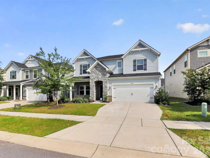 11922 Silverheel Lane, Huntersville, NC 28078.  MLS# CAR4413563, YatesRealty ID 44395. 