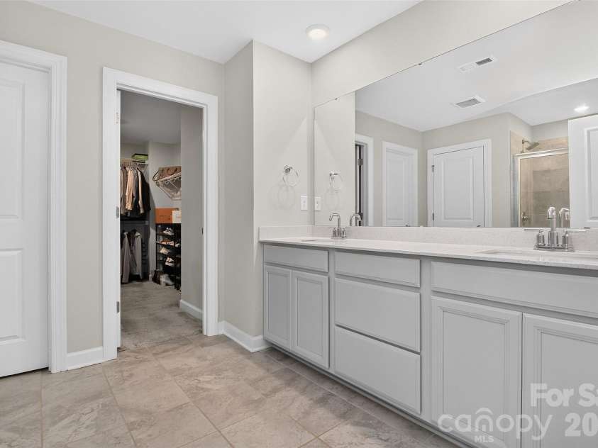 11922 Silverheel Lane, Huntersville, NC 28078.  MLS# CAR4413563, YatesRealty ID 44395. Primary Bath