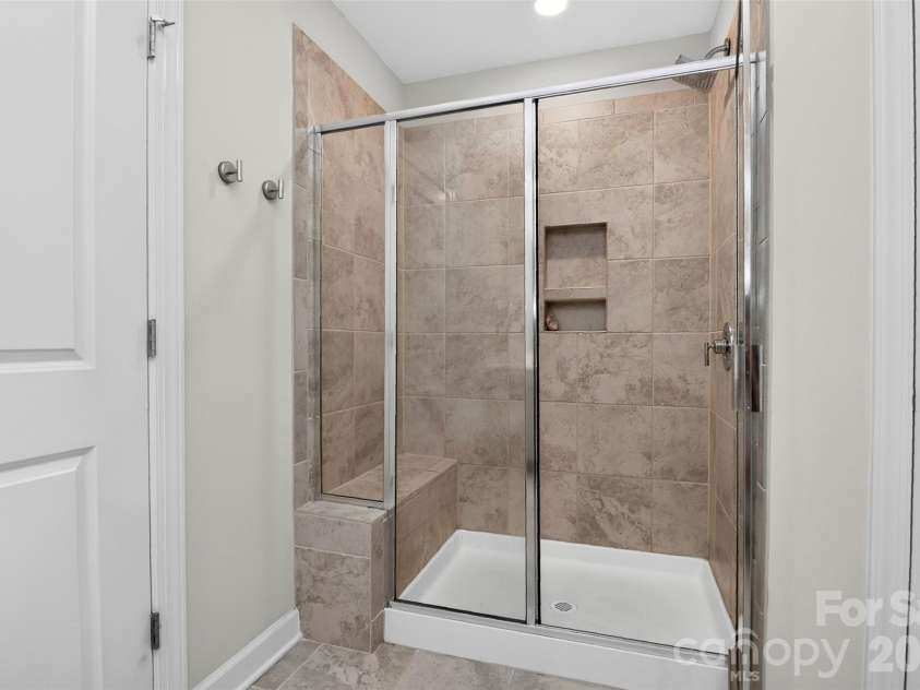 11922 Silverheel Lane, Huntersville, NC 28078.  MLS# CAR4413563, YatesRealty ID 44395. Primary Bath