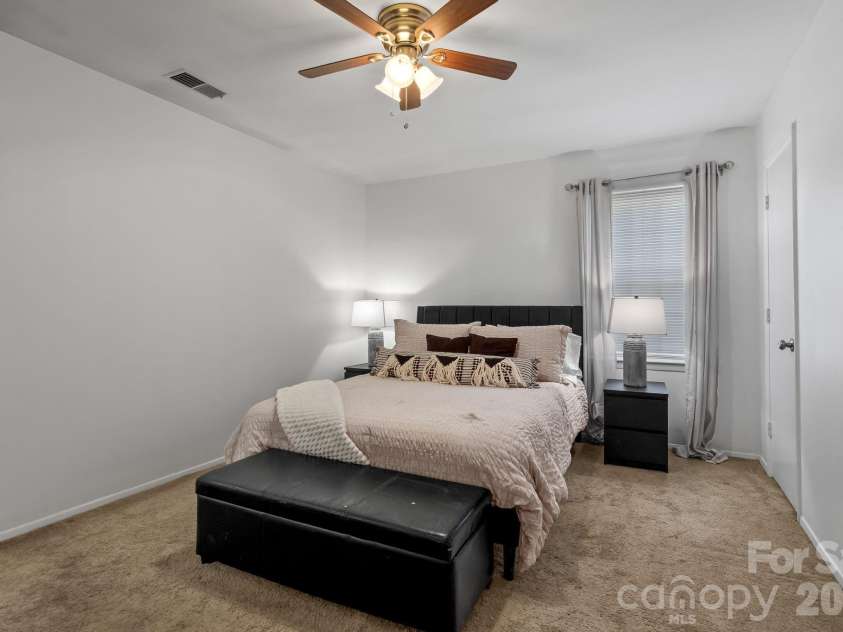 6435 Bridlewood Lane, Charlotte, NC 28215.  MLS# CAR4403504, YatesRealty ID 44399. Primary Bedroom