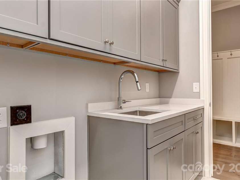 309 Audrey Place, Charlotte, NC 28226.  MLS# CAR3676749, YatesRealty ID 444. 