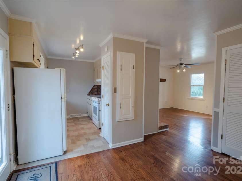 5315 Ruth Drive, Charlotte, NC 28215.  MLS# CAR4320583, YatesRealty ID 4440. 
