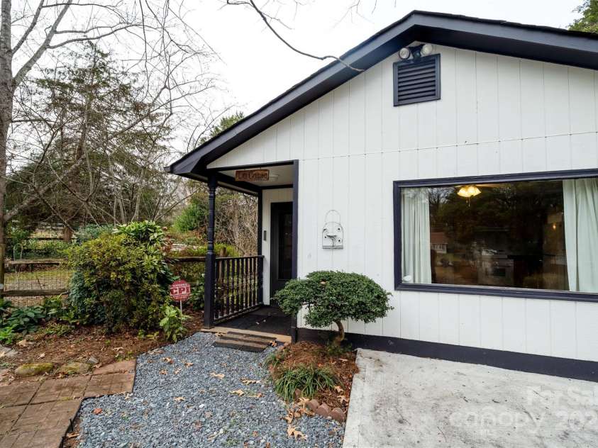 5315 Ruth Drive, Charlotte, NC 28215.  MLS# CAR4320583, YatesRealty ID 4440. 