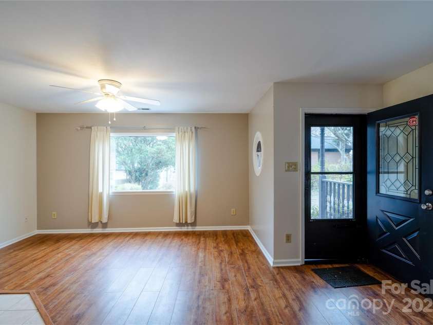 5315 Ruth Drive, Charlotte, NC 28215.  MLS# CAR4320583, YatesRealty ID 4440. 