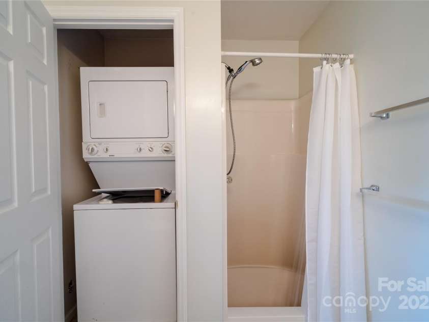 5315 Ruth Drive, Charlotte, NC 28215.  MLS# CAR4320583, YatesRealty ID 4440. 