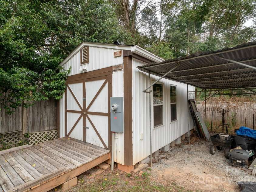 5315 Ruth Drive, Charlotte, NC 28215.  MLS# CAR4320583, YatesRealty ID 4440. 