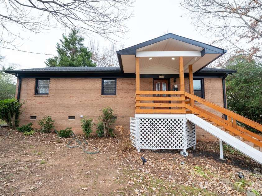 5315 Ruth Drive, Charlotte, NC 28215.  MLS# CAR4320583, YatesRealty ID 4440. 