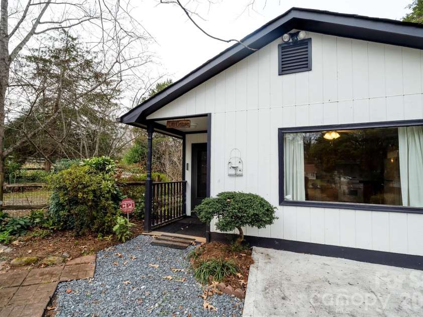 5315 Ruth Drive, Charlotte, NC 28215.  MLS# CAR4320583, YatesRealty ID 4440. 