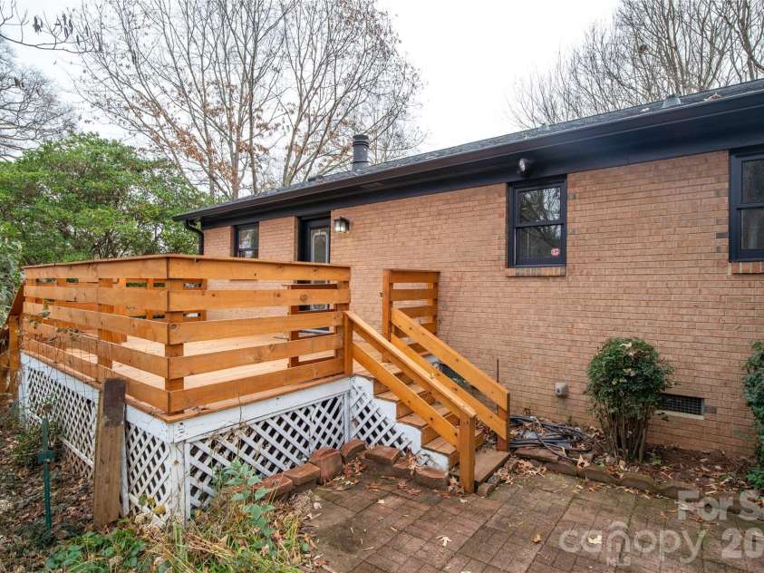 5315 Ruth Drive, Charlotte, NC 28215.  MLS# CAR4320583, YatesRealty ID 4440. 