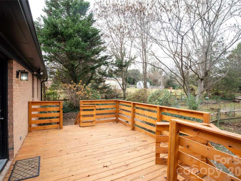 5315 Ruth Drive, Charlotte, NC 28215.  MLS# CAR4320583, YatesRealty ID 4440. 