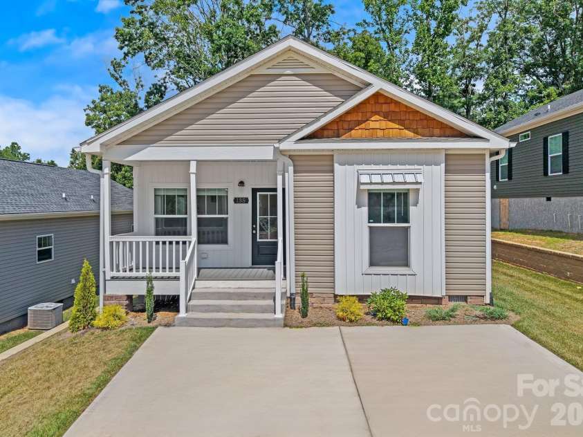 135 Bellamy Road, Asheville, NC 28806.  MLS# CAR4404199, YatesRealty ID 44401. 