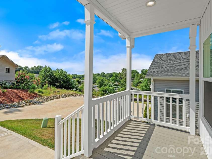 135 Bellamy Road, Asheville, NC 28806.  MLS# CAR4404199, YatesRealty ID 44401. 